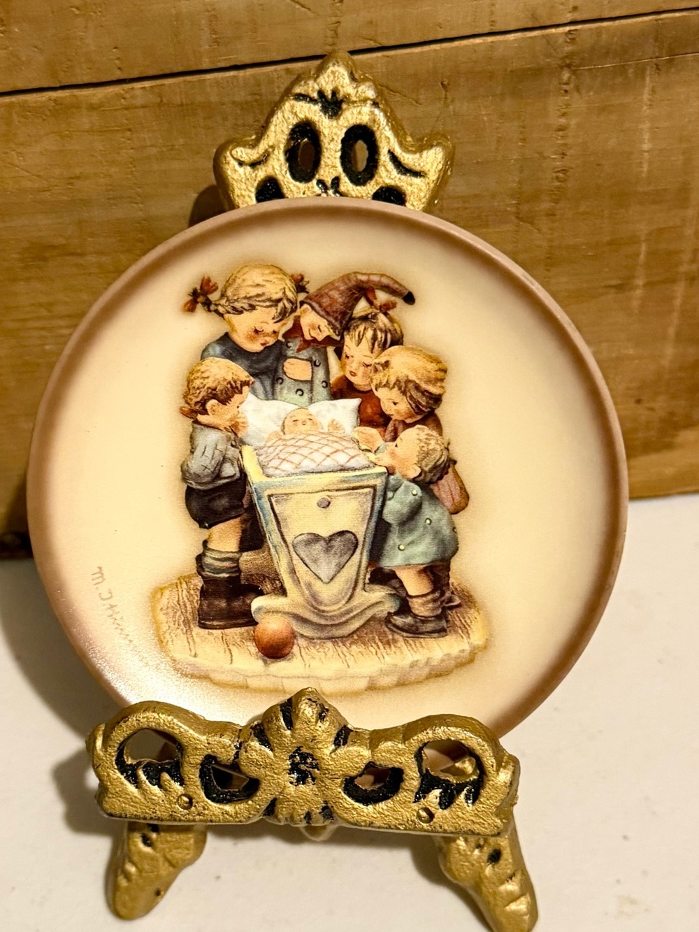 MJ Hummel Goebel Miniature Plate HUM 894 Wood Stand 1994 4” Rock-A-Bye